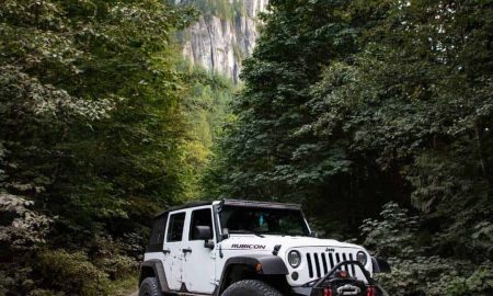 white_jeep_rubicon_in_woods.jpeg