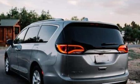Chrysler_Pacifica_Hybrid.jpeg