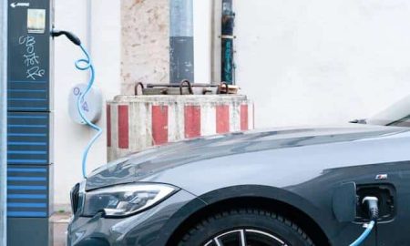hybrid_bmw_charging.jpeg