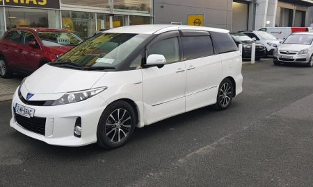 Toyota_Estima_Hybrid.jpeg