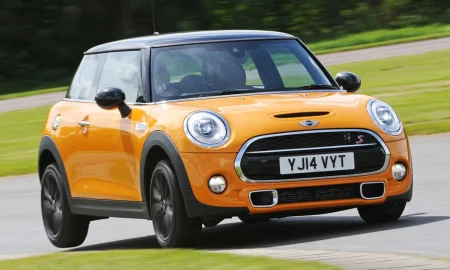 Mini_Cooper_S_on_race_track.jpeg