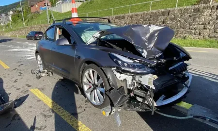 Tesla_model_S_crashed.webp